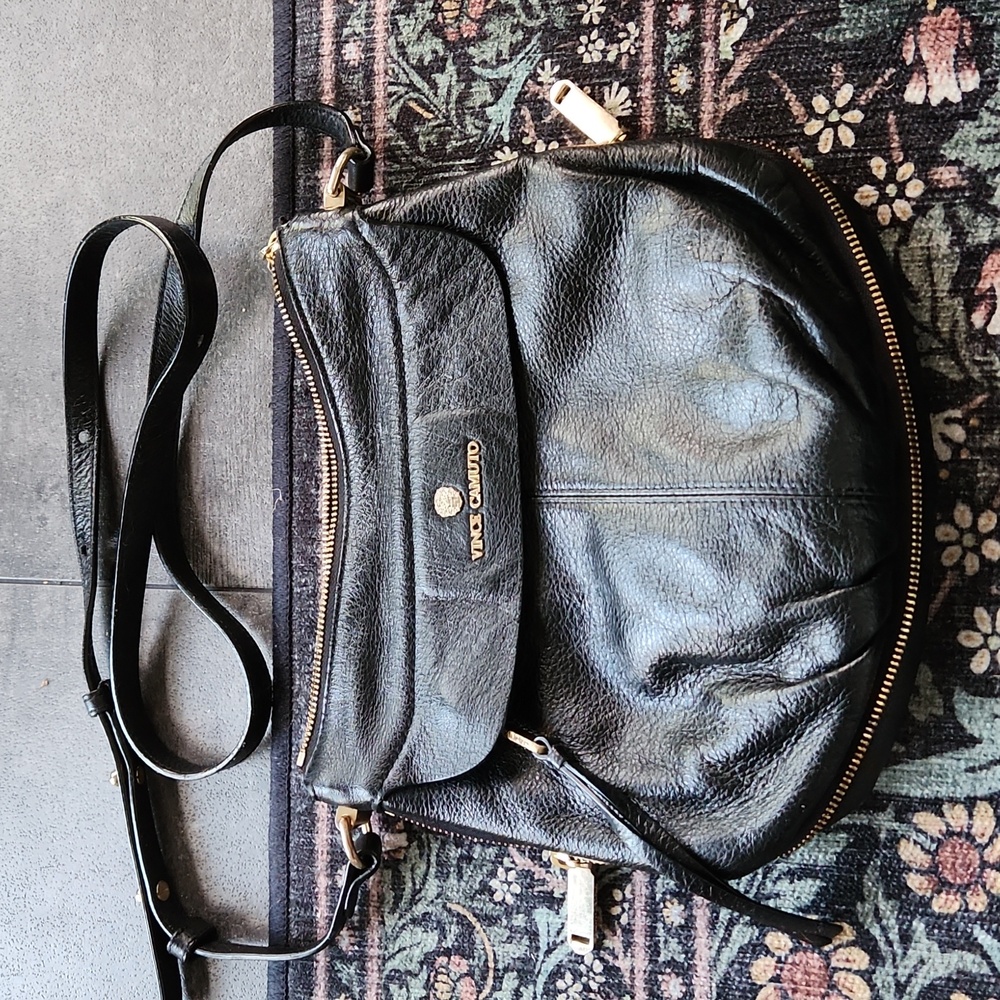 Vince Camuto Black Leather crossbody bag with zipper details